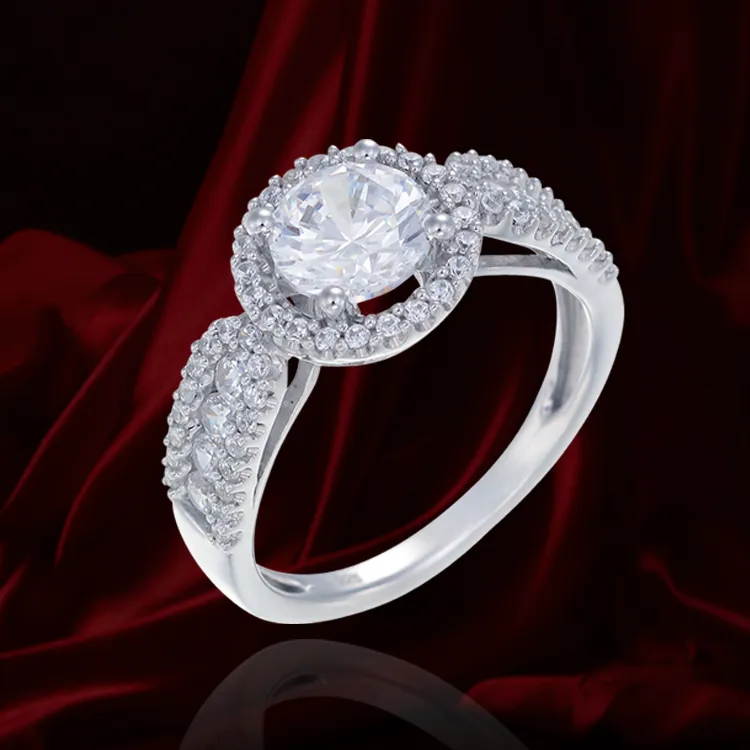 Graceful Royal Design Halo Ring