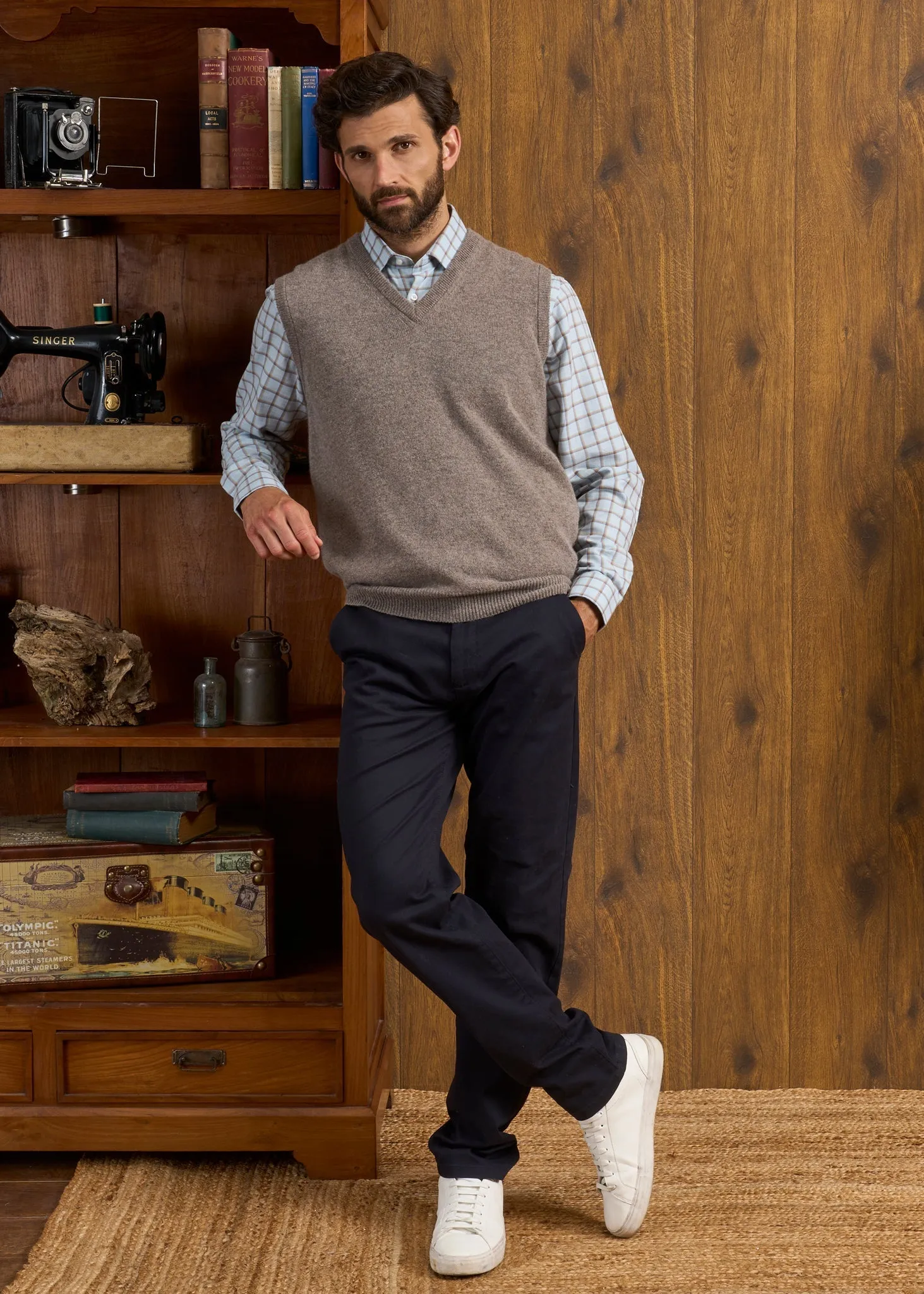 Norfolk Men's Lambswool Slipover in Vole - Classic Fit