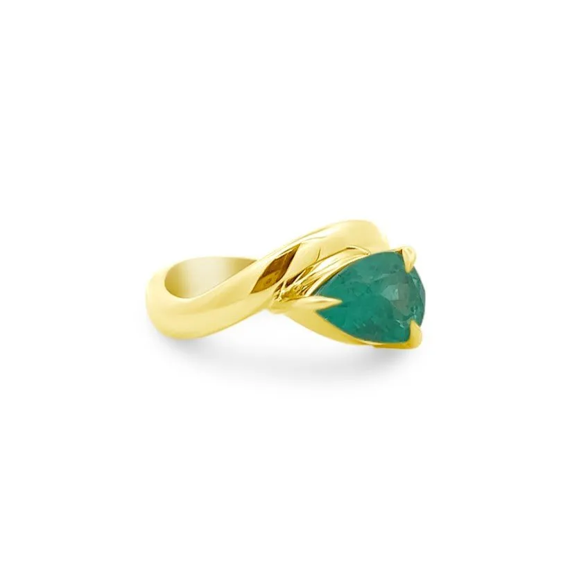 Pear Cut Emerald Curve Band